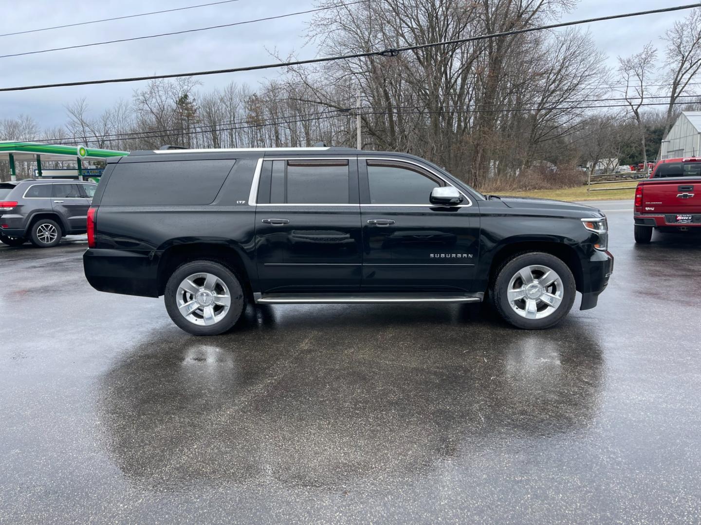 2016 Black /Brown Chevrolet Suburban LTZ 4WD (1GNSKJKC3GR) with an 5.3L V8 OHV 16V engine, 6A transmission, located at 11115 Chardon Rd. , Chardon, OH, 44024, (440) 214-9705, 41.580246, -81.241943 - Photo#6